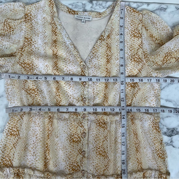 Moon River snakeskin print tiered midi dress long sleeve button front medium - Picture 7 of 12